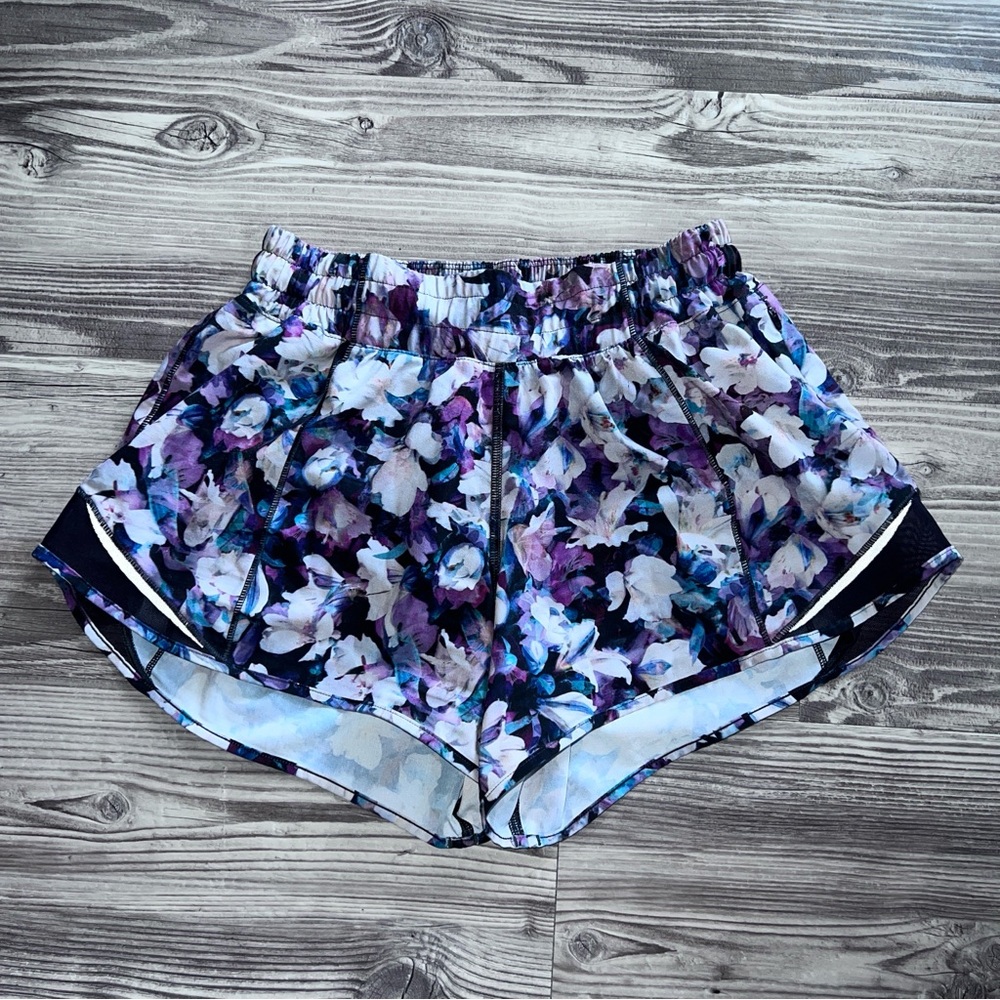 Lululemon Hotty Hot Short II *4" Utopia Multi / Deep Phantom Size 4 Tall
